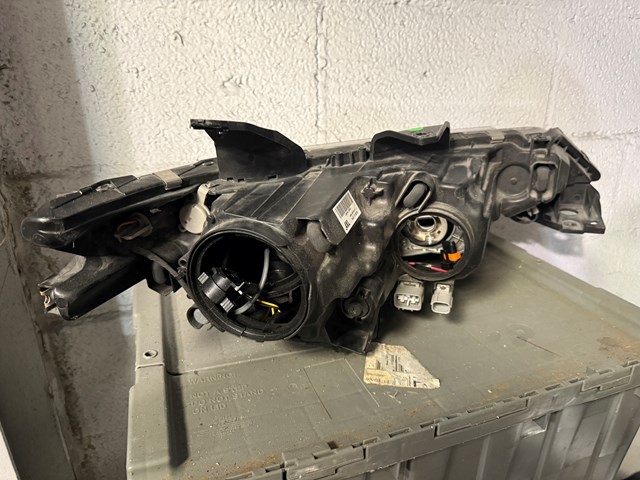 2016 Mitsubishi Outlander Headlight (Driver side)