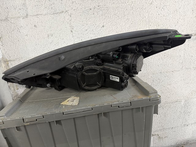 2016 Hyundai Tucson Headlight (Passenger Side)