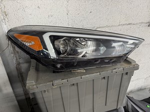 2016 Hyundai Tucson Headlight (Passenger Side)