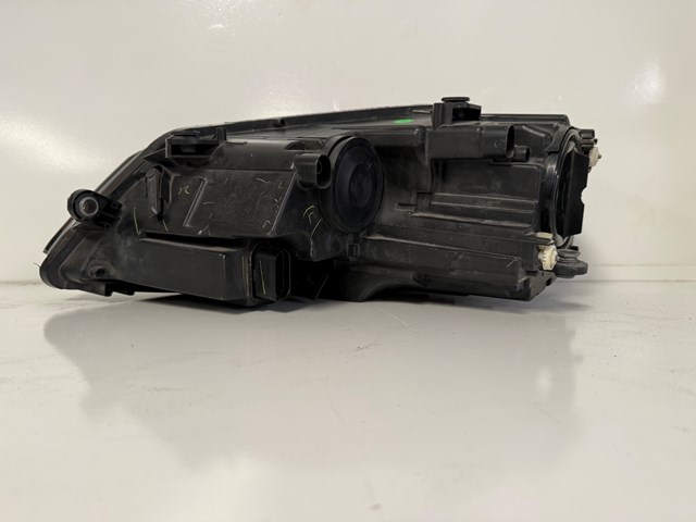 2011 Volkswagen Jetta Headlight (Passenger)