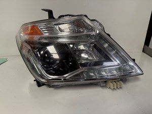 2017 Nissan Armada Headlight (passenger)