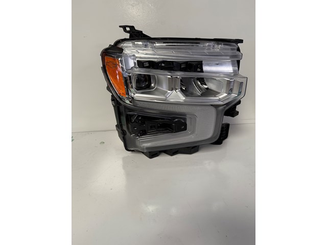 2022 Chevy Silverado 1500 Headlight (passenger)