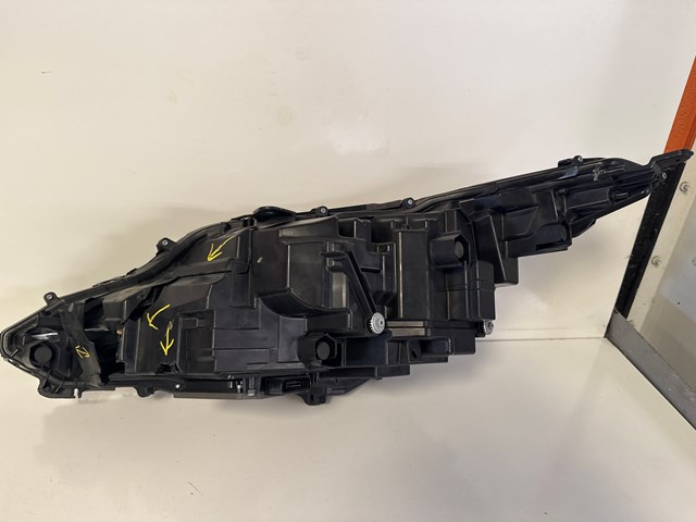 2016 Lexus LX 450 Headlight triple beam (passenger)