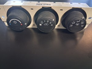 2006 Hummer H3 Dash Console Switch