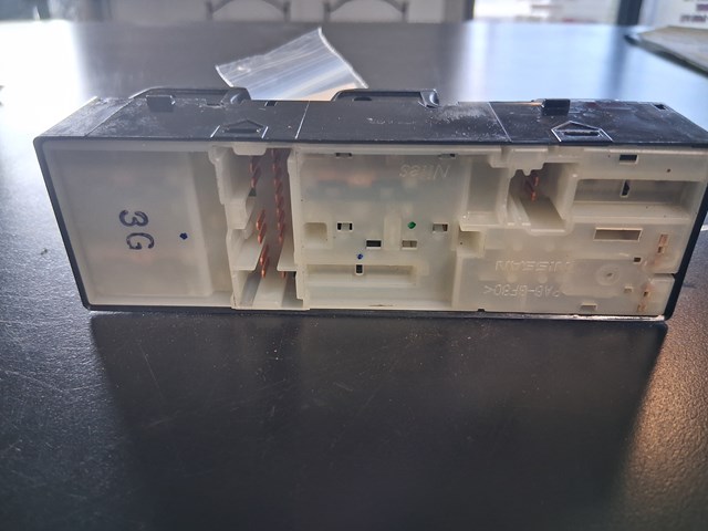 2013 Nissan Versa Door Switch