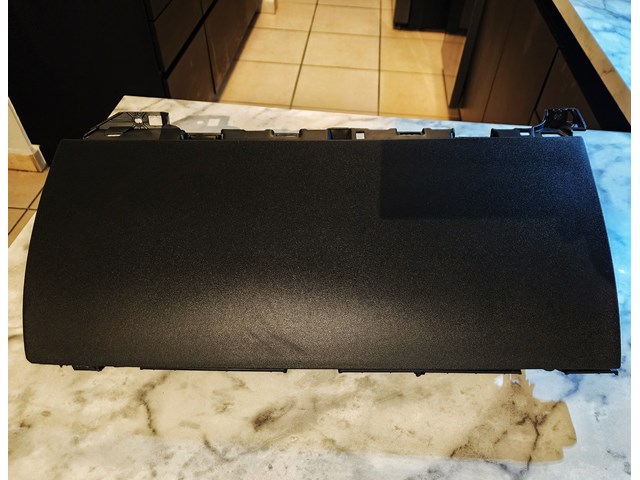 TESLA MODEL 3/Y GLOVEBOX ASSEMBLY WITH USB PORT - LIKE NEW - YEARS: 2017 TO 2023