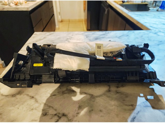 TESLA MODEL 3/Y GLOVEBOX ASSEMBLY WITH USB PORT - LIKE NEW - YEARS: 2017 TO 2023