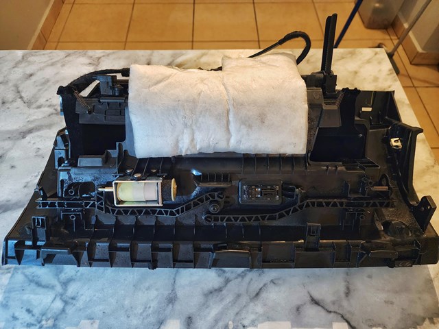 TESLA MODEL 3/Y GLOVEBOX ASSEMBLY WITH USB PORT - LIKE NEW - YEARS: 2017 TO 2023