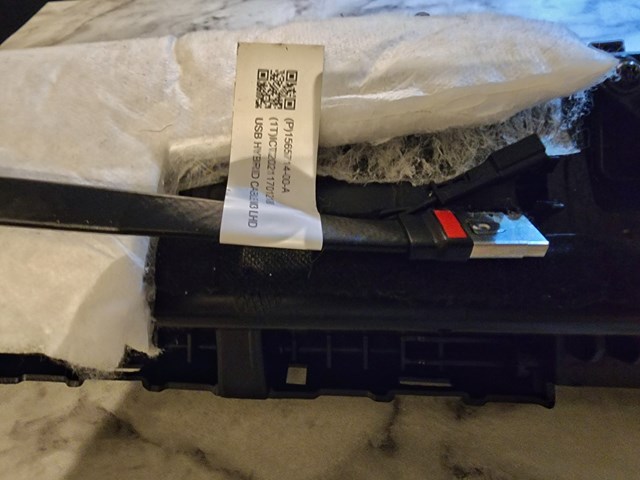 TESLA MODEL 3/Y GLOVEBOX ASSEMBLY WITH USB PORT - LIKE NEW - YEARS: 2017 TO 2023