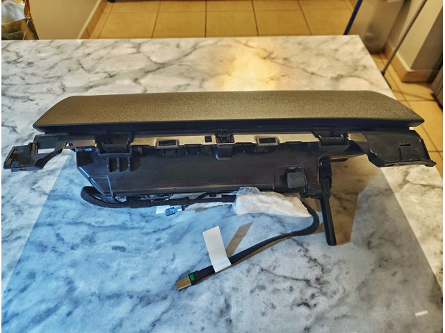 TESLA MODEL 3/Y GLOVEBOX ASSEMBLY WITH USB PORT - LIKE NEW - YEARS: 2017 TO 2023