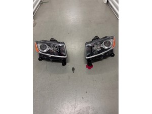 2014 Jeep Grand Cherokee Headlight