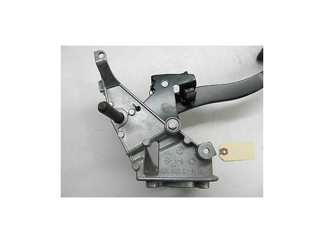 2004-2006 BMW X3 E83 OEM BRAKE PEDAL PAD W/ SENSOR 3331164