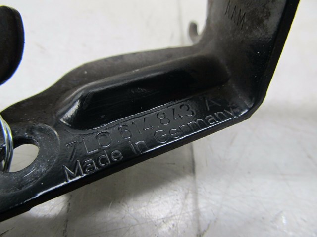 2004-2007 VOLKSWAGEN TOUAREG OEM LEFT REAR ABS WHEEL SPEED SENSOR BRACKET 