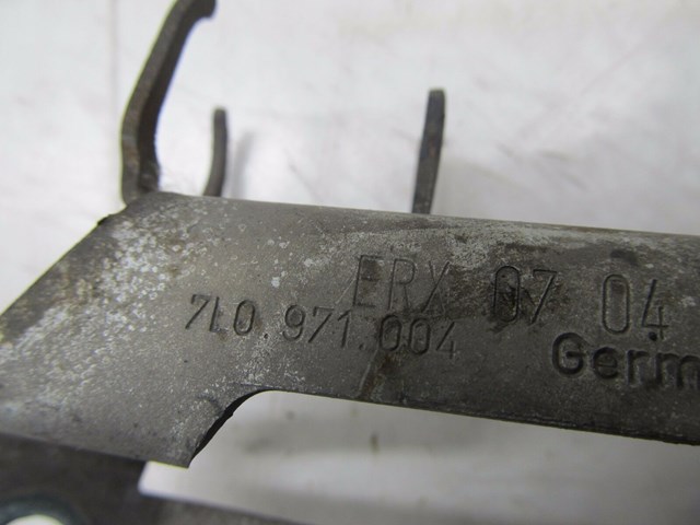 2004-2007 VOLKSWAGEN TOUAREG OEM RIGHT FRONT ABS WHEEL SPEED SENSOR BRACKET 