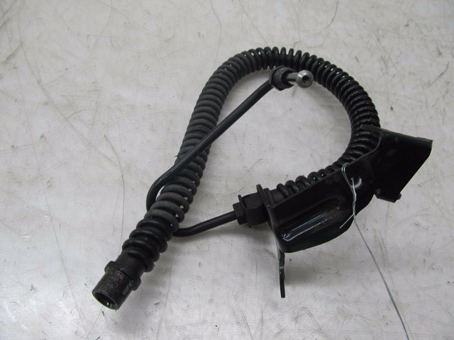 2004-2007 VOLKSWAGEN TOUAREG OEM RIGHT REAR WHEEL SPEED SENSOR BRACKET 