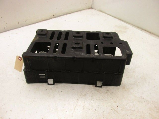 2007-2015 NISSAN XTERRA OEM RIGHT FRONT PASSENGER SIDE BATTERY TRAY