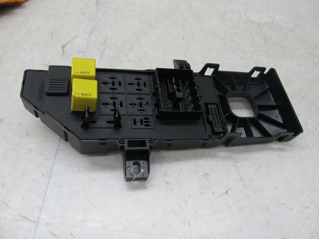 2004-2011 SAAB 9-3 OEM LEFT FRONT BEHIND DASH JUNCTION RELAY FUSE BOX 