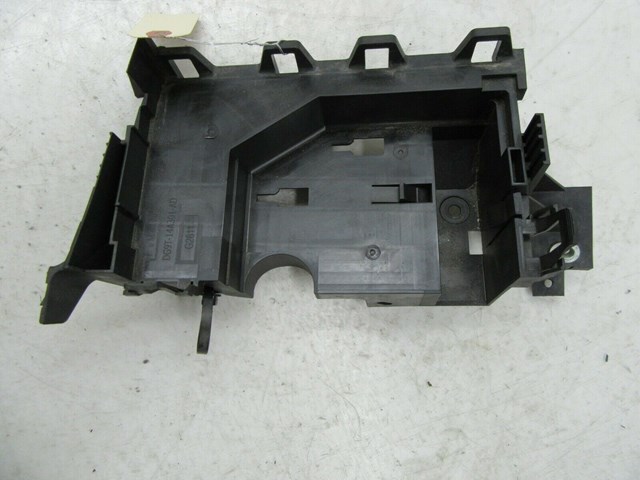 2013-2016 FORD FUSION OEM LEFT FRONT UNDER HOOD FUSE BOX BRACKET MOUNT