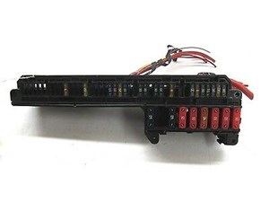 2004-2005 BMW 525i 530i E60 OEM RIGHT FRONT KNEE PANEL FUSE BOX RELAY MODULE