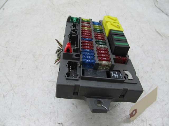 2003-2004 LAND ROVER DISCOVERY OEM LEFT FRONT DASH FUSE BOX RELAY 