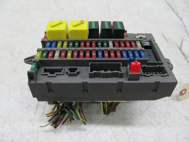 2003-2004 LAND ROVER DISCOVERY OEM LEFT FRONT DASH FUSE BOX RELAY 