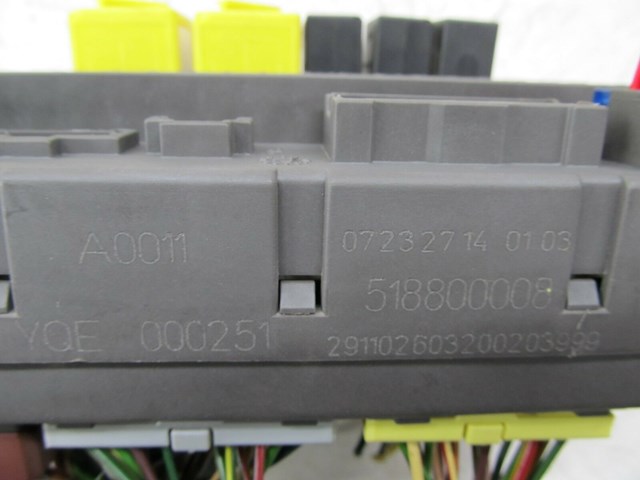 2003-2004 LAND ROVER DISCOVERY OEM LEFT FRONT DASH FUSE BOX RELAY 