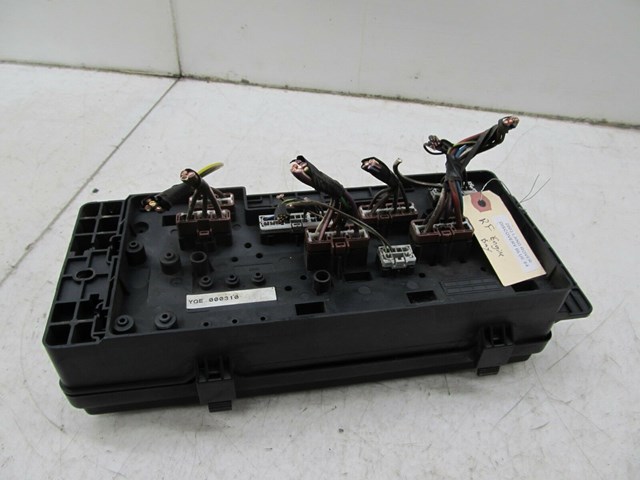 2003-2004 LAND ROVER DISCOVERY OEM ENGINE BAY FUSE BOX JUNCTION RELAY 