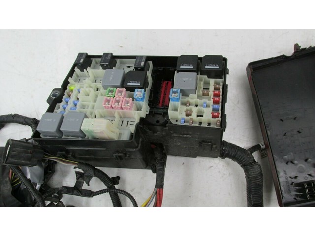 2016-2018 FORD FOCUS ST OEM ENGINE BAY AREA WIRING HARNESS WITH FUSE BOX 
