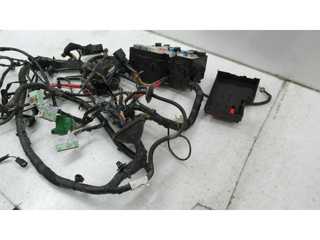 2016-2018 FORD FOCUS ST OEM ENGINE BAY AREA WIRING HARNESS WITH FUSE BOX 