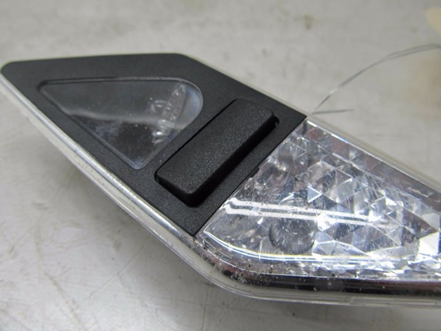 2002-2006 BMW M3 E46 COUPE OEM RIGHT REAR C PILLAR INTERIOR DOME LIGHT 8375586