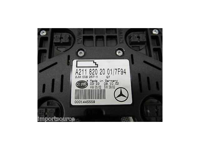 2003-2006 MERCEDES E320 W211 OEM REAR SEAT DOME LIGHT ASSEMBLY 2118202001