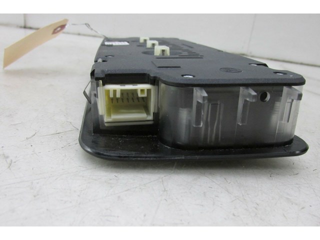  2009-2013 BMW 328i E93 LCI OEM FRONT OVERHEAD DOME LIGHT SOS ASSEMBLY 