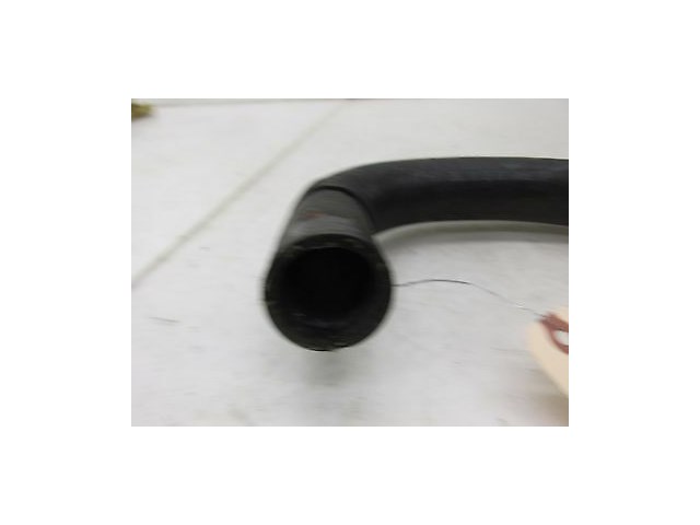 2002-2006 CADILLAC ESCALADE OEM FRONT ENGINE UPPER RADIATOR HOSE 