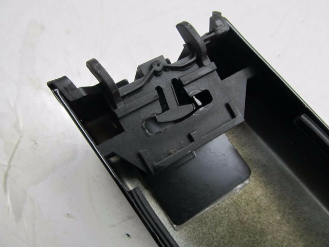 2004-2007 VOLKSWAGEN TOUAREG OEM LEFT DRIVER EXTERIOR B PILLAR TRIM COVER