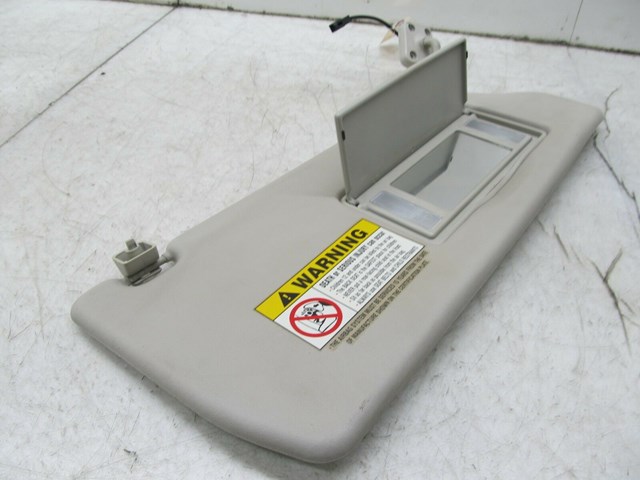 2003-2004 LAND ROVER DISCOVERY OEM RIGHT FRONT SUN VISOR SHADE COVER 