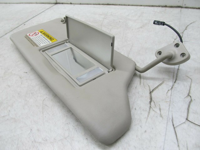 2003-2004 LAND ROVER DISCOVERY OEM RIGHT FRONT SUN VISOR SHADE COVER 