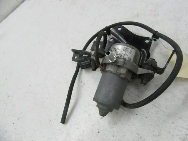 2013-2017 CADILLAC XTS OEM RIGHT FRONT PASS SIDE POWER BRAKE BOOSTER VACUUM PUMP