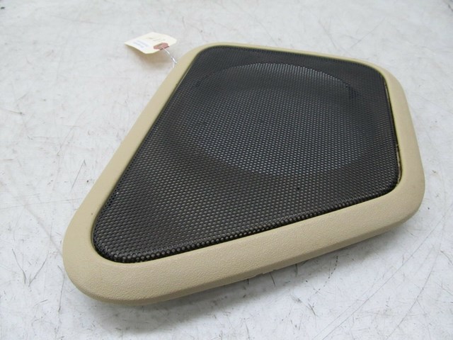 2003-2004 LAND ROVER DISCOVERY OEM LEFT REAR DOOR SPEAKER GRILLE COVER