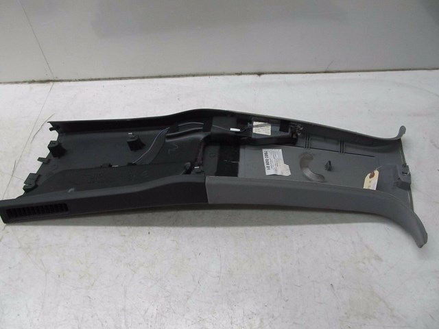 2004-2007 VOLKSWAGEN TOUAREG OEM RIGHT PASSENGER SIDE B PILLAR TRIM COVER PANEL