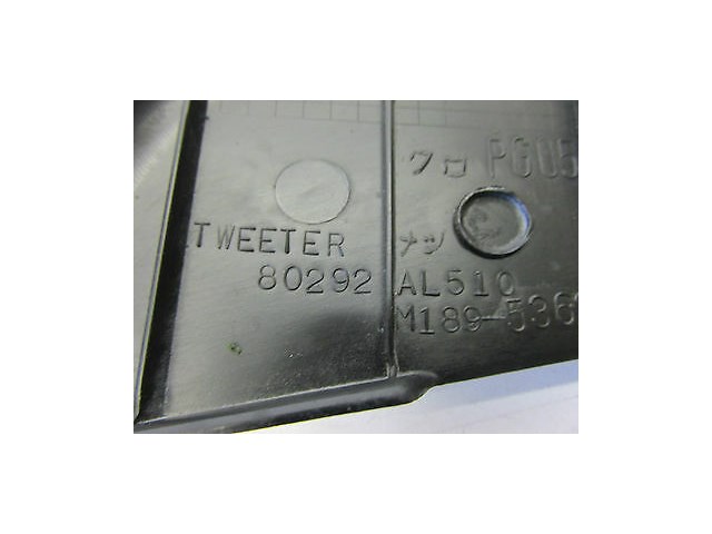 2003-2004 INFINITI G35 SEDAN OEM RIGHT FRONT DOOR TWEETER SPEAKER TRIM