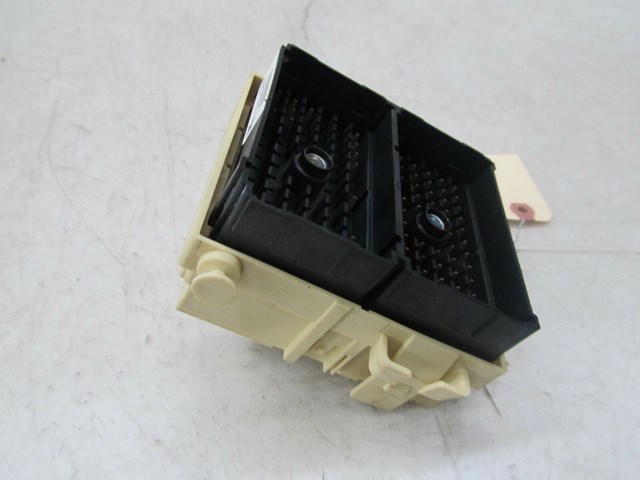 V2003-2007 CHEVY SILVERADO OEM LEFT FRONT DASH FUSE BOX RELAY UNIT
