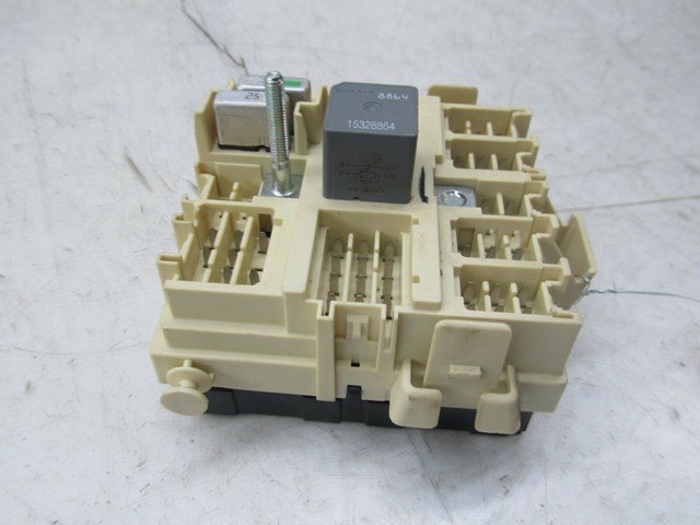 V2003-2007 CHEVY SILVERADO OEM LEFT FRONT DASH FUSE BOX RELAY UNIT