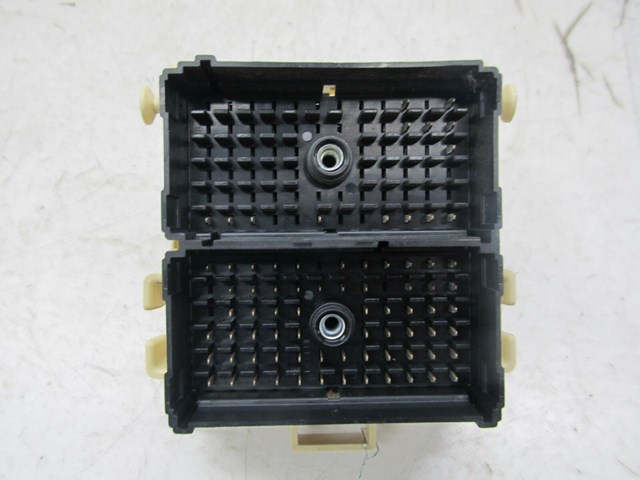 V2003-2007 CHEVY SILVERADO OEM LEFT FRONT DASH FUSE BOX RELAY UNIT