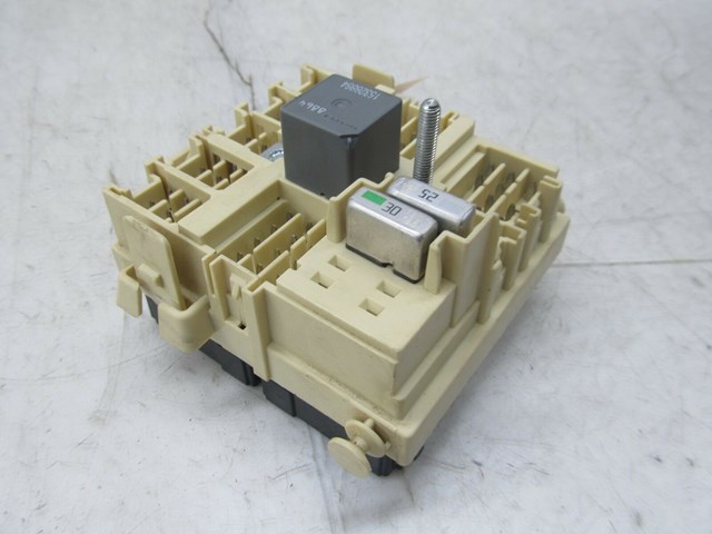 V2003-2007 CHEVY SILVERADO OEM LEFT FRONT DASH FUSE BOX RELAY UNIT