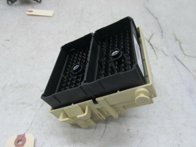 V2003-2007 CHEVY SILVERADO OEM LEFT FRONT DASH FUSE BOX RELAY UNIT