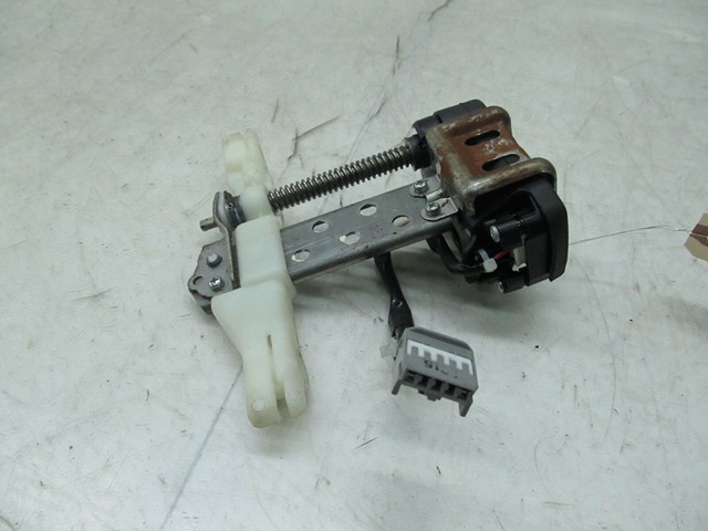 O2001-2006 LEXUS LS430 OEM RIGHT FRONT UPPER SEAT HEADREST MOTOR 