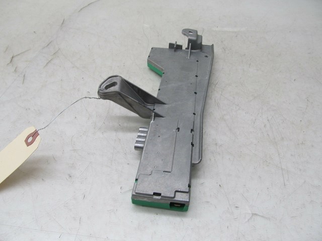 2003-2006 MERCEDES E500 W211 OEM LEFT FRONT C PILLAR RADIO ANTENNA AMPLIFIER 