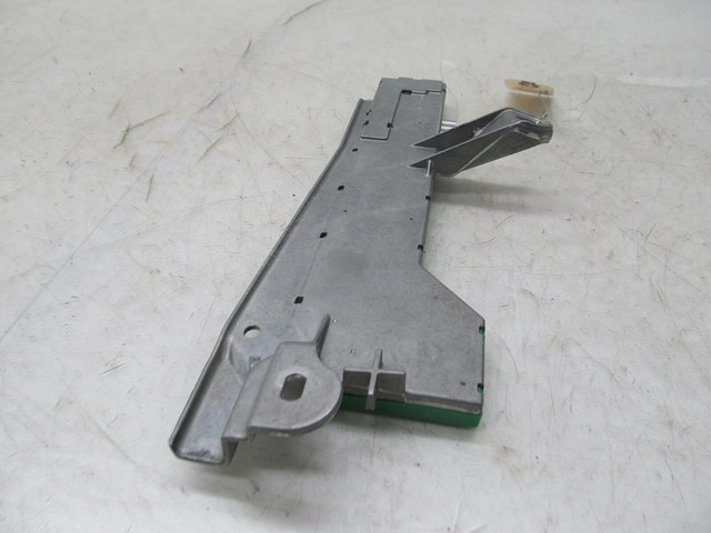 2003-2006 MERCEDES E500 W211 OEM LEFT FRONT C PILLAR RADIO ANTENNA AMPLIFIER 