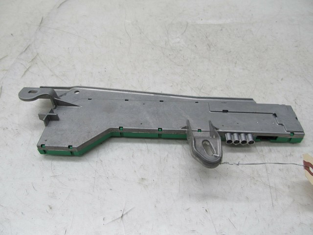 2003-2006 MERCEDES E500 W211 OEM LEFT FRONT C PILLAR RADIO ANTENNA AMPLIFIER 