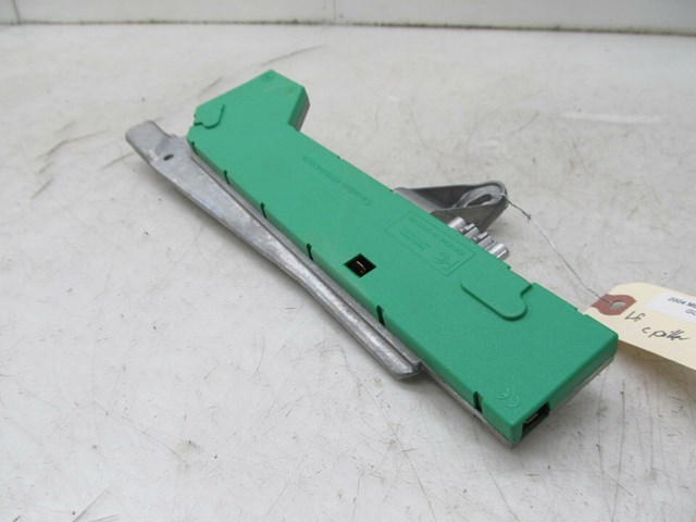 2003-2006 MERCEDES E500 W211 OEM LEFT FRONT C PILLAR RADIO ANTENNA AMPLIFIER 